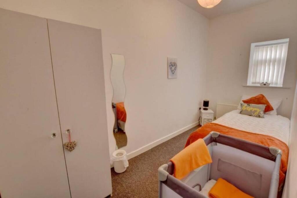 Pomfret House, 3 Bedrooms, Burnley Central, Contractors And Groups First Choice, Free Parking Экстерьер фото