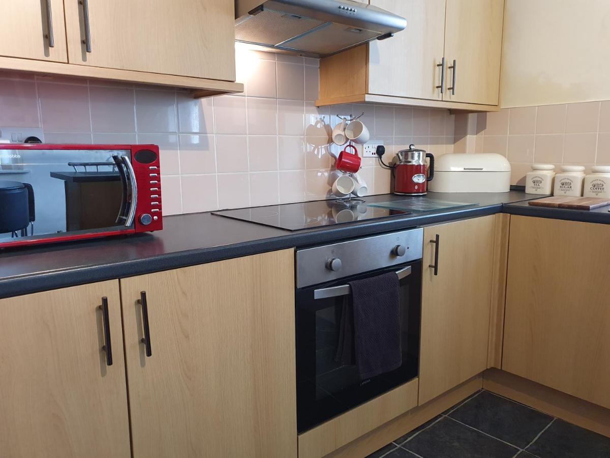Pomfret House, 3 Bedrooms, Burnley Central, Contractors And Groups First Choice, Free Parking Экстерьер фото