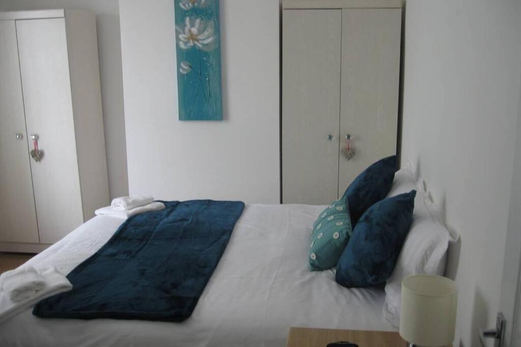 Pomfret House, 3 Bedrooms, Burnley Central, Contractors And Groups First Choice, Free Parking Экстерьер фото