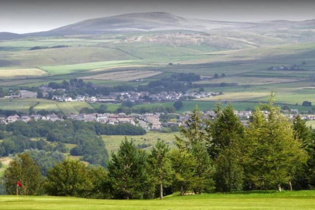 Pomfret House, 3 Bedrooms, Burnley Central, Contractors And Groups First Choice, Free Parking Экстерьер фото