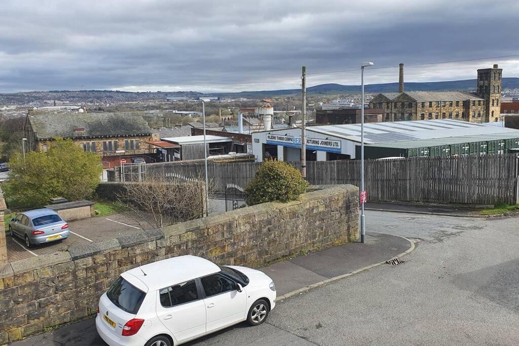 Pomfret House, 3 Bedrooms, Burnley Central, Contractors And Groups First Choice, Free Parking Экстерьер фото