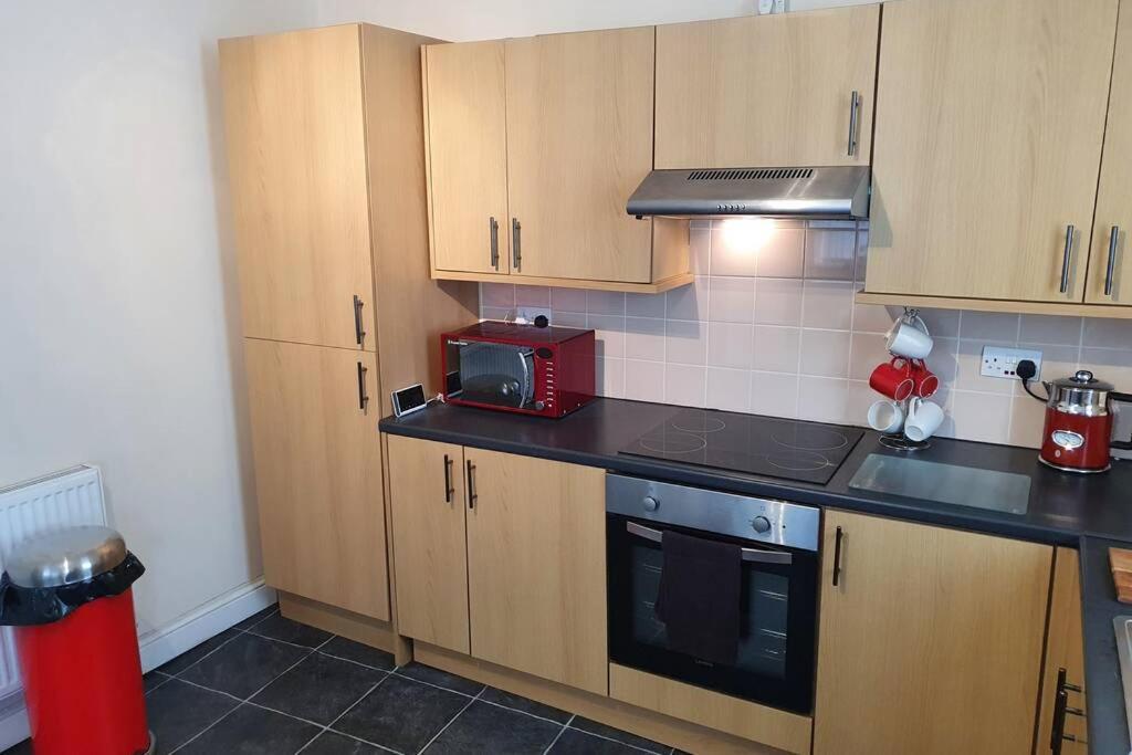 Pomfret House, 3 Bedrooms, Burnley Central, Contractors And Groups First Choice, Free Parking Экстерьер фото