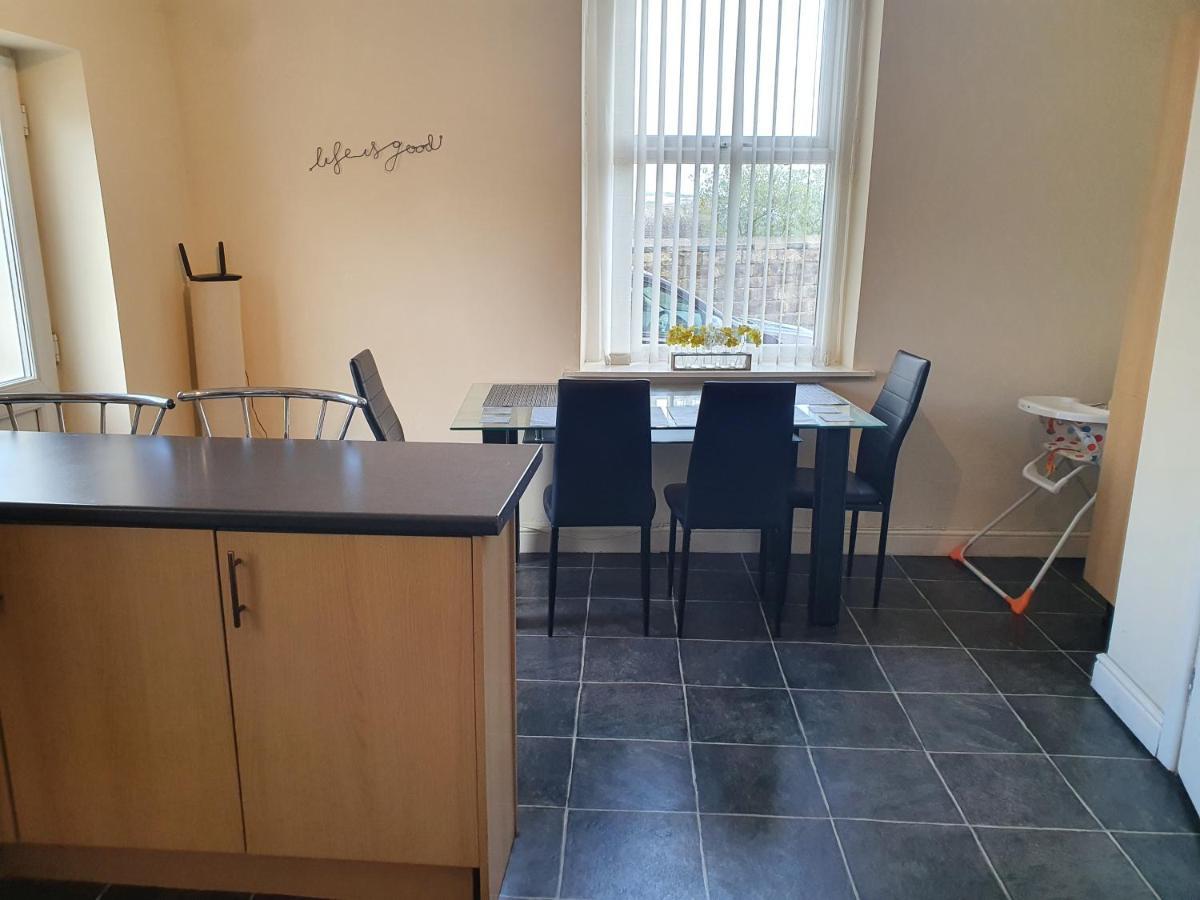 Pomfret House, 3 Bedrooms, Burnley Central, Contractors And Groups First Choice, Free Parking Экстерьер фото